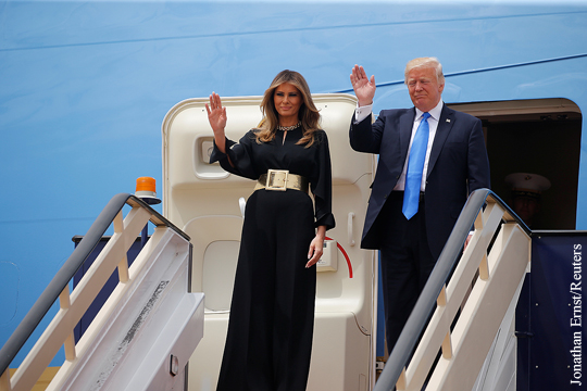Меланья Трамп не стала покрывать голову во время визита в Саудовскую Аравию