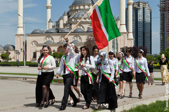 Кадыров выступил за запрет выпускных в чеченских школах