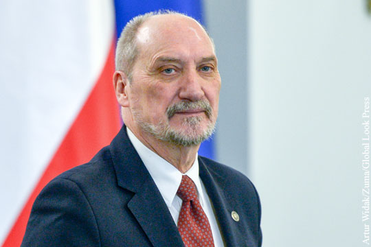 Министра обороны Польши заподозрили в «контактах с российской переводчицей»
