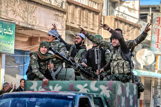 США передали сирийским курдам более 100 грузовиков оружия и боеприпасов