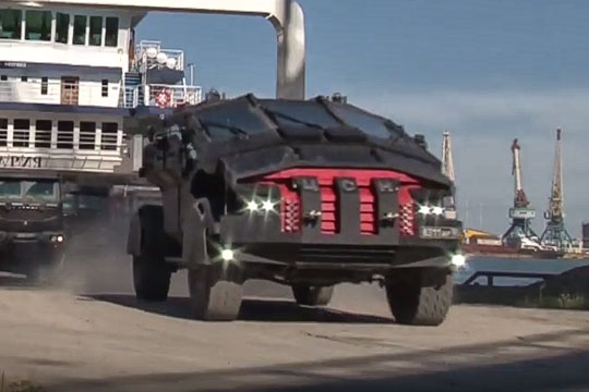 Спецназ ФСБ в Крыму продемонстрировал возможности новейших бронемашин «Фалькатус»