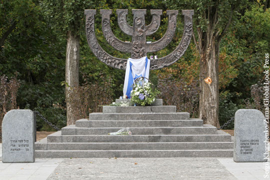 В Киеве вандалы осквернили памятник жертвам Холокоста
