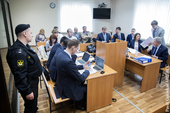 Суд полностью удовлетворил иск Усманова к Навальному