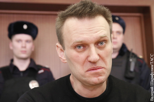 Неверов: Навальный обманывает людей и вытягивает из них деньги