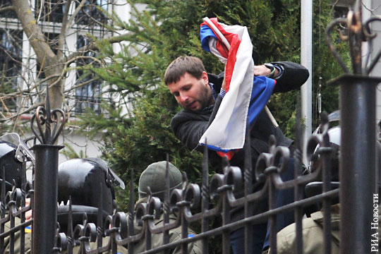 Против украинского депутата завели дело за нападение на консульство России во Львове