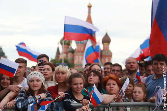 США впервые за 25 лет не поздравили Россию с 12 июня