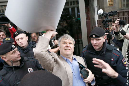 Лидер московского «Яблока» задержан у Госдумы