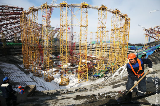 The Guardian: ФИФА не защитила строителей стадионов в России от работы в 25-градусные морозы