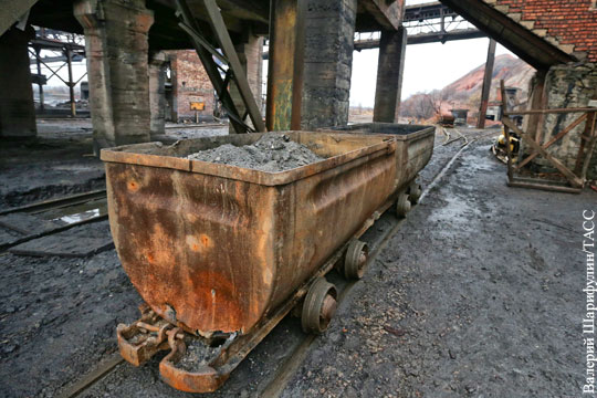 Киев решил предупредить восемь стран о риске «нелегальных» поставок угля из Донбасса