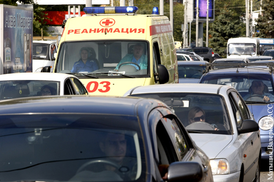 Госдума одобрила законопроекты о наказаниях за нападение на медиков и блокирование скорых