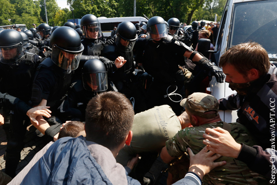 Радикалы избили участников гей-парада в Киеве