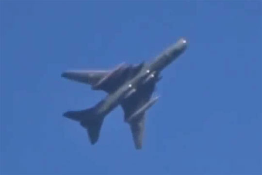 Пилот сбитого сирийского самолета найден живым
