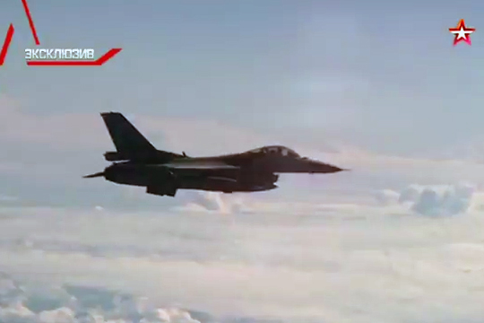 Появилось видео сближения F-16 с самолетом Шойгу