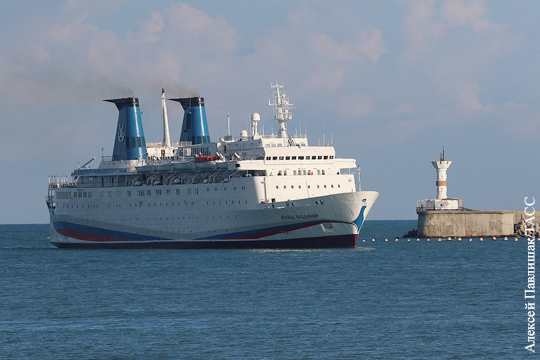Иранские туристы прибыли в Крым на лайнере «Князь Владимир»