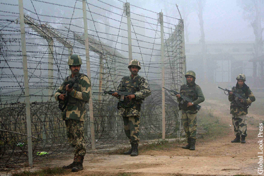 Пограничные силы Индии и Китая заняли оборону друг против друга