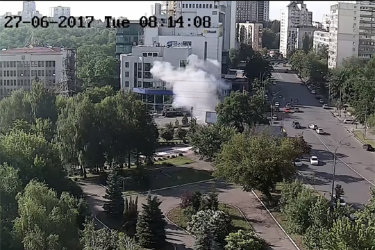 В центре Киева взорвался автомобиль, водитель погиб