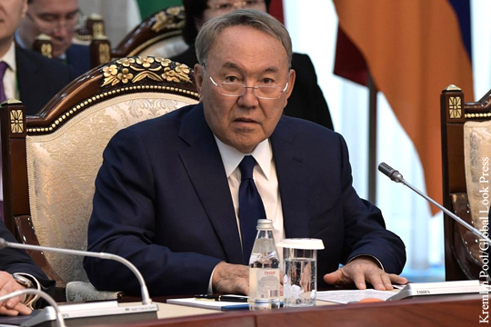Назарбаев предложил помочь переговорам между Россией и Украиной