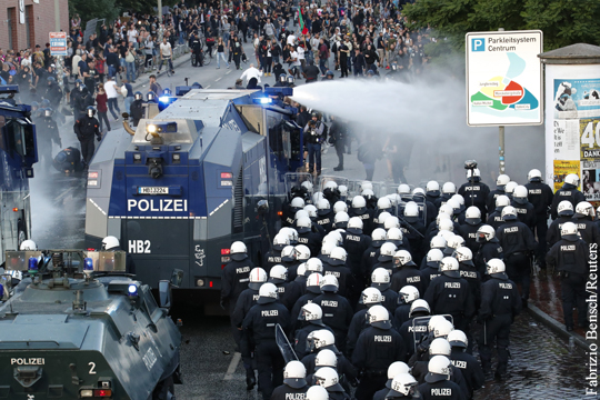 В Гамбурге произошли массовые столкновения антиглобалистов с полицией