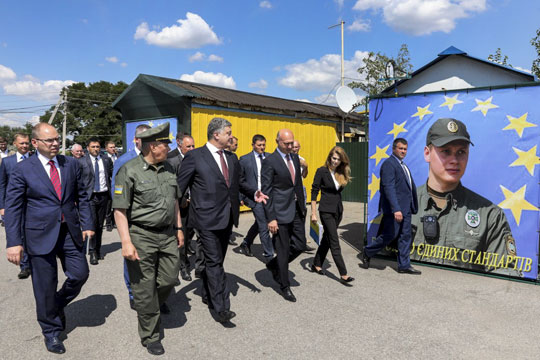 Киев и Кишинев начали вместе душить Приднестровье в объятьях