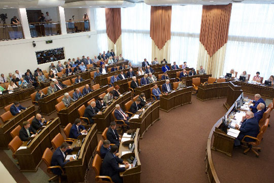 Красноярские депутаты отменили удвоение собственной зарплаты