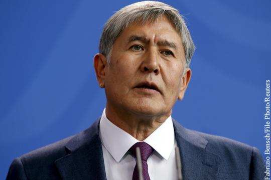 Атамбаев выступил против перехода киргизского языка на латиницу