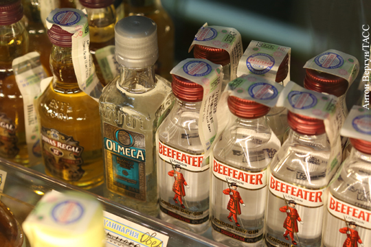 В Минздраве сочли полезным предложение запретить продажу алкоголя в мелкой таре