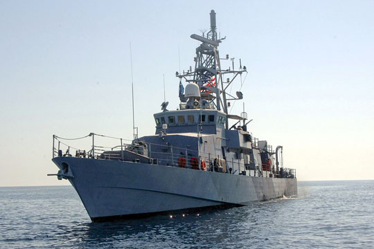 Корабль ВМС США открыл предупредительный огонь из-за иранского судна
