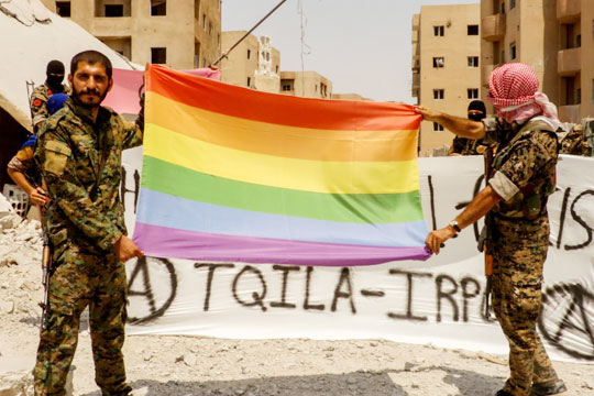 СМИ: Гомосексуалисты создали войска для борьбы с террористами ИГ