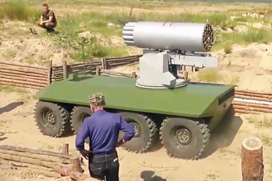 Порошенко сообщил об успешном испытании беспилотного БТР «Фантом-2»