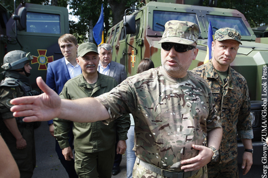 Турчинов потребовал привести зарплату украинских военных к стандартам НАТО