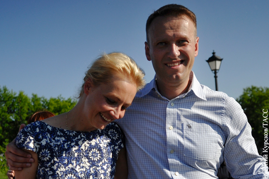 Навальный с женой отправились отдыхать во Францию
