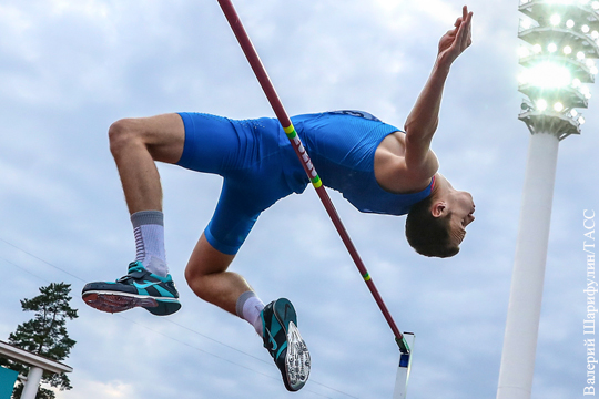Продлен запрет на выступление легкоатлетов под флагом России