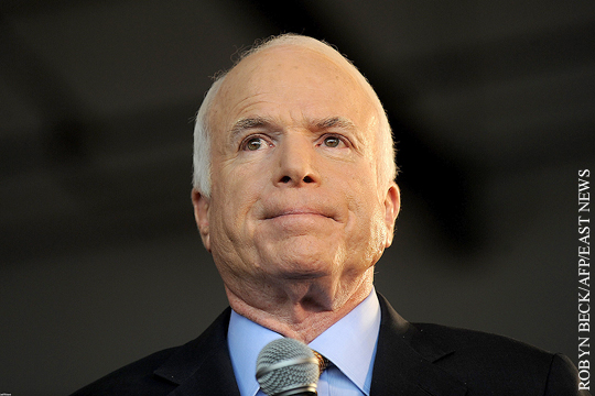Американский сенатор заявил о голосовавшем под влиянием рака мозга Маккейне