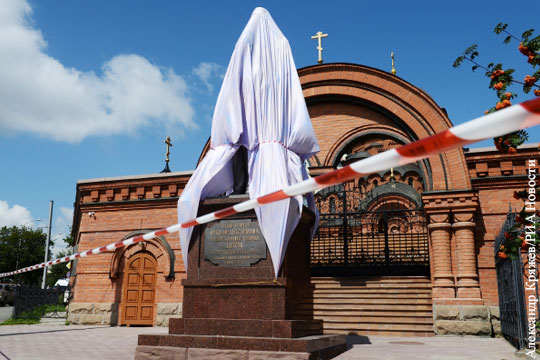 Сталинисты потребовали снести памятник Николаю II в Новосибирске