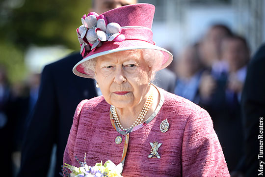 СМИ: Елизавета II собирается отречься от престола