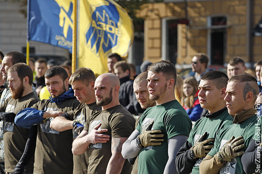 В Киеве сочли нормальными взгляды «Азова» на нацистскую Германию