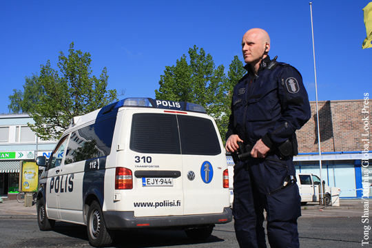 В Финляндии мужчина напал с ножом на прохожих