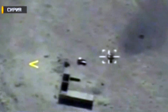 Опубликовано видео атаки ВКС на колонну бронетехники ИГ в провинции Дейр-эз-Зор