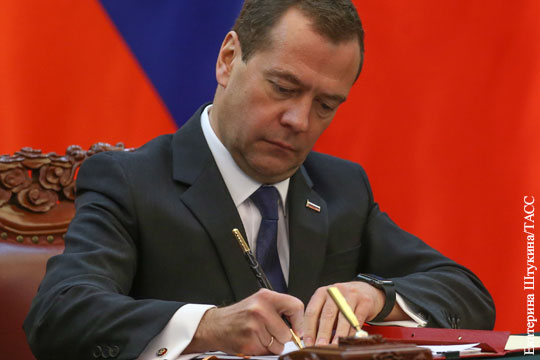 Медведев одобрил кредит Белоруссии на 700 млн долларов
