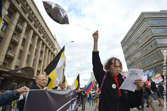 На акции в Москве произошла потасовка между националистами и представителями ЛГБТ-сообщества