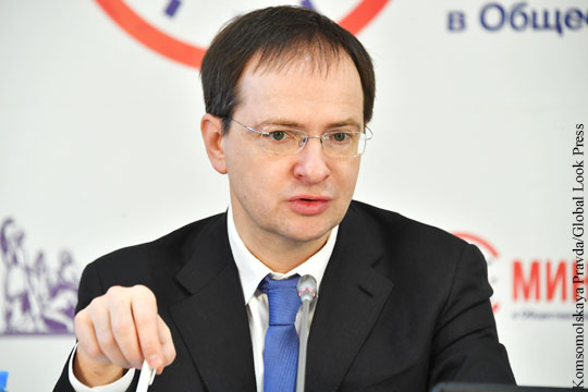 Мединский исключил возможность политического заказа в деле Серебренникова