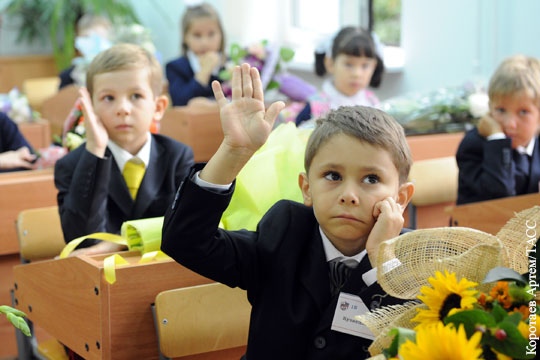 Медведев заявил об увеличении числа школьников на 1 млн человек