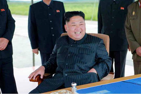 В КНДР опубликовали фото Ким Чен Ына на фоне пуска ракеты