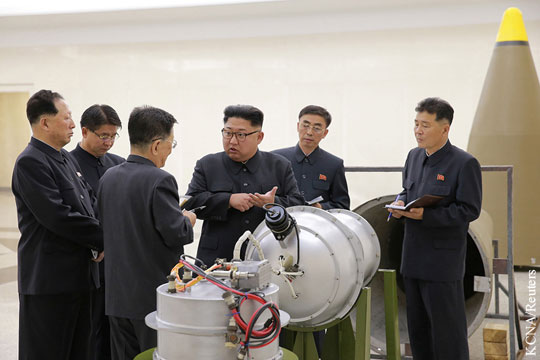Опубликованы фото Ким Чен Ына с водородной бомбой