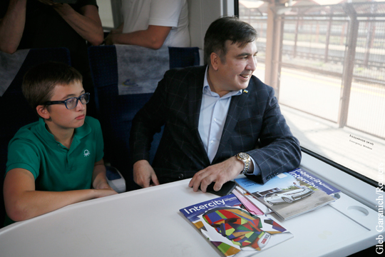 Саакашвили попросили покинуть следующий на Украину поезд