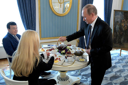 Путин поздравил Кобзона с 80-летним юбилеем