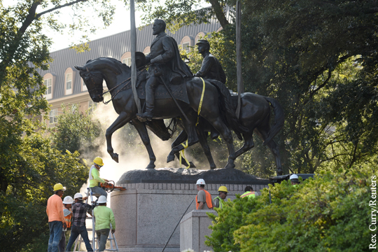 В Далласе снесли памятник генералу Ли