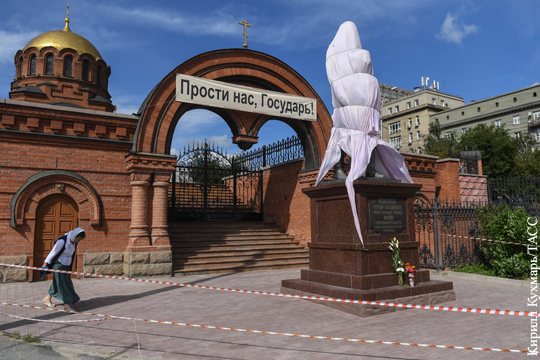 В Новосибирске восстановили памятник Николаю II