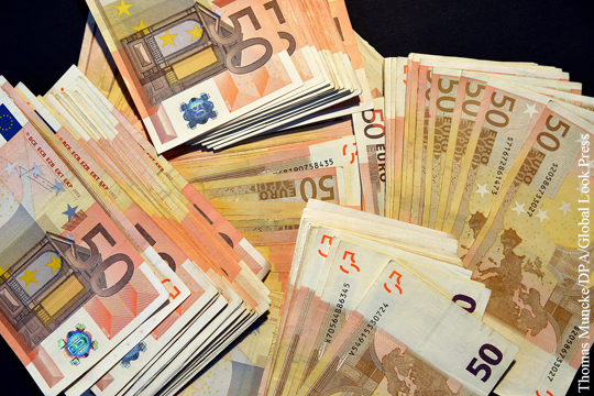 В канализации рядом с женевским банком нашли смытые в унитаз тысячи евро