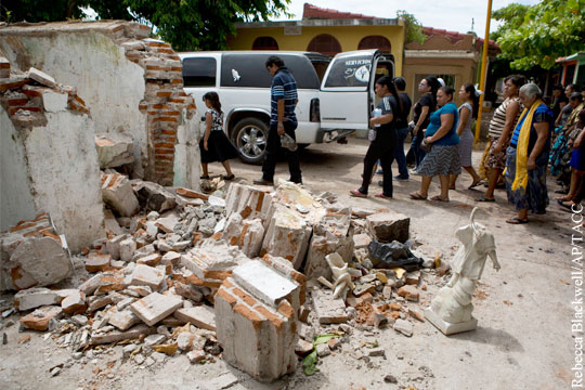 Мощное землетрясение в Мексике привело к обрушению зданий и пожарам